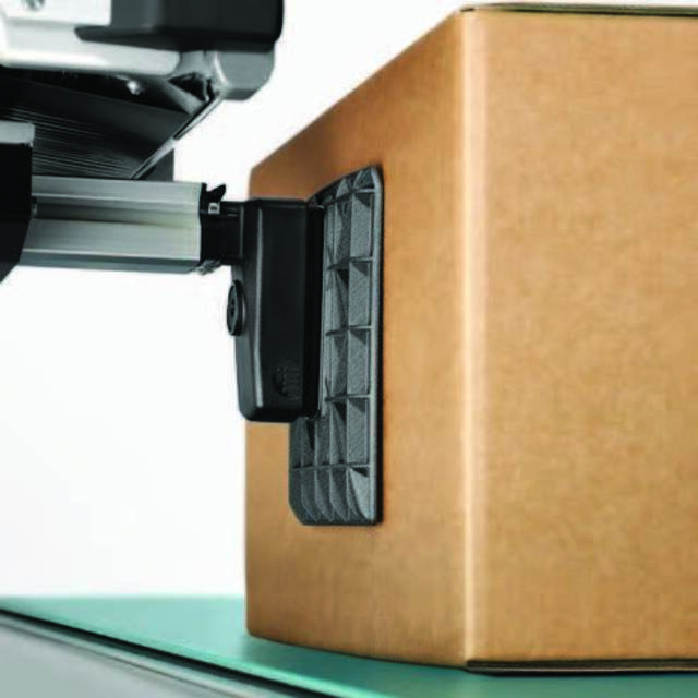 Markem 2200 applying label on a big cardboard box